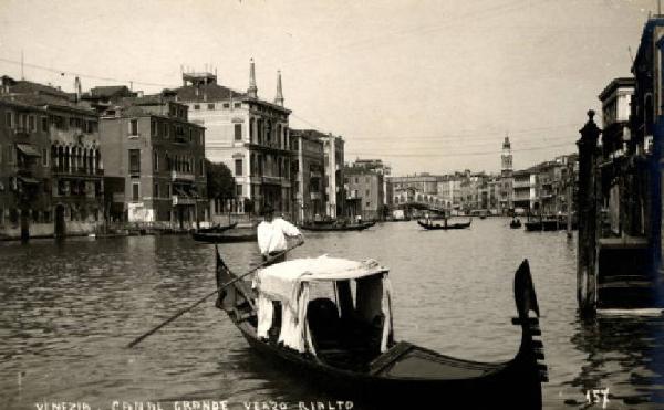 Venezia - Ponte di Rialto - Gondole