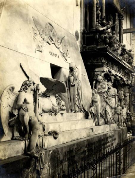 Scultura - Cenotafio di Antonio Canova - Basilica di Santa Maria gloriosa dei Frari - Venezia