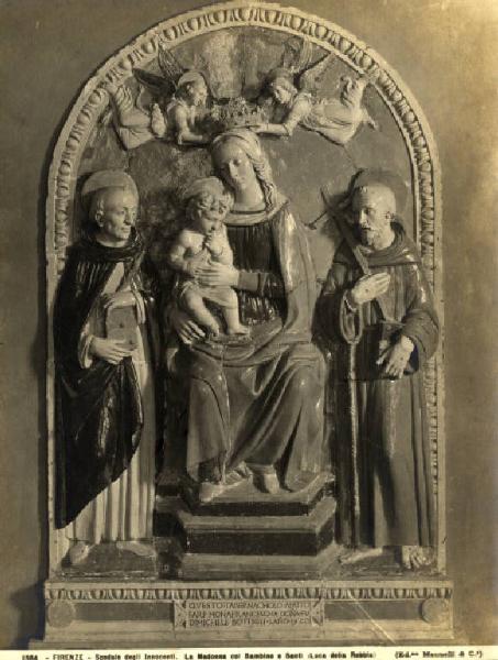 Bassorilievo - Madonna con Bambino e Santi - Luca della Robbia - Firenze - Ospedale degli Innocenti