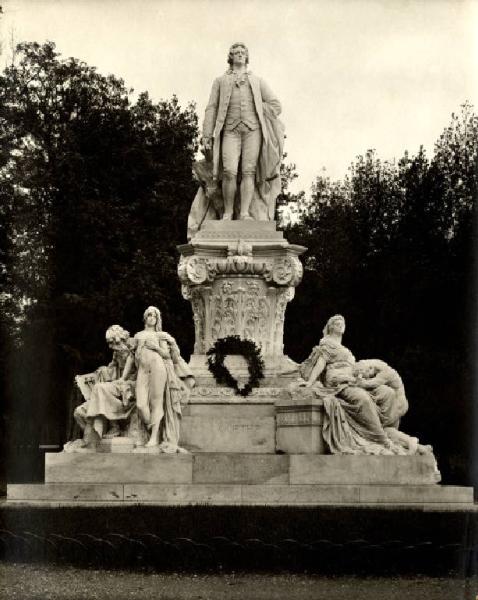 Monumento celebrativo - Monumento a Wolfang Goethe - Valentino Casali - Roma - Villa Borghese