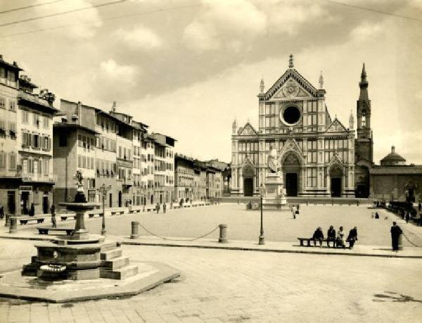 Firenze - Basilica di Santa Croce - Monumento a Dante Alighieri