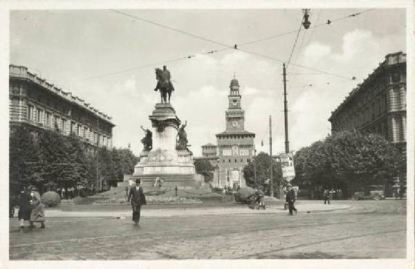 Milano - Largo Cairoli - Monumento a Garibaldi e Castello Sforzesco