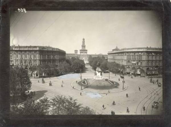 Milano - Largo Cairoli - Monumento a Garibaldi e Castello Sforzesco