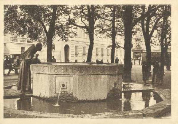 Fontana - Fontana di S. Francesco - Giannino Castiglioni - Milano - Piazza S. Angelo