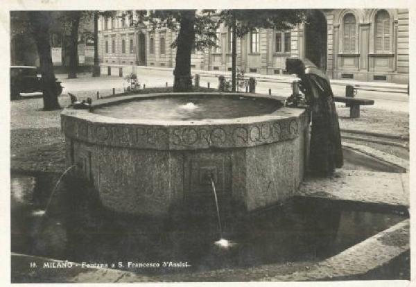 Fontana - Fontana di S. Francesco - Giannino Castiglioni - Milano - Piazza S. Angelo