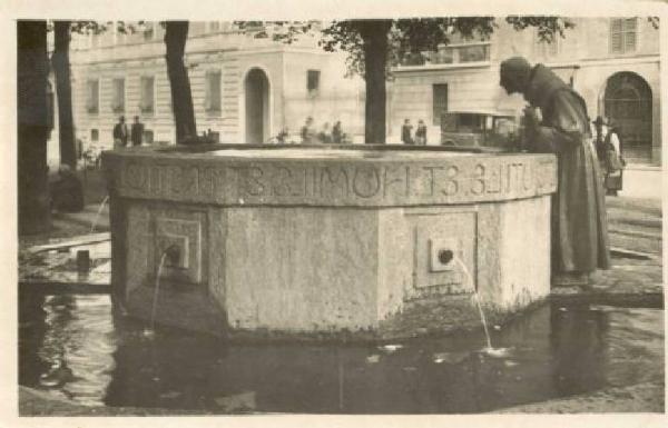 Fontana - Fontana di S. Francesco - Giannino Castiglioni - Milano - Piazza S. Angelo