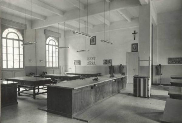 Milano - Istituto dei Salesiani - Laboratorio di sartoria