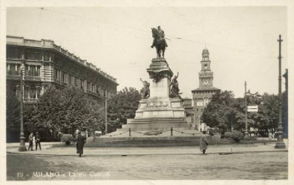 Milano - Largo Cairoli - Monumento a Garibaldi e Castello Sforzesco