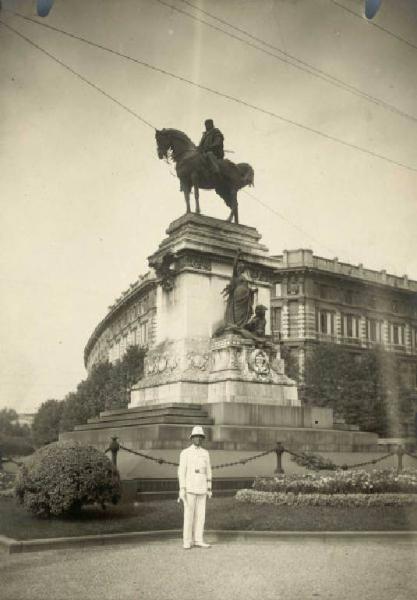 Milano - Largo Cairoli - Monumento a Garibaldi