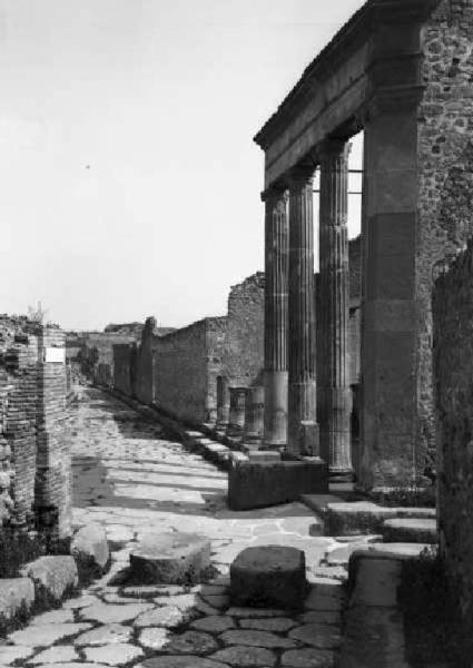 Sito archeologico - Pompei - Via del Tempio di Iside