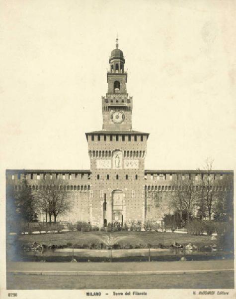 Milano - Castello Sforzesco - Torre del Filarete e fontana