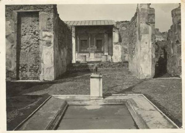 Sito archeologico - Pompei - Casa del torello - Impluvio