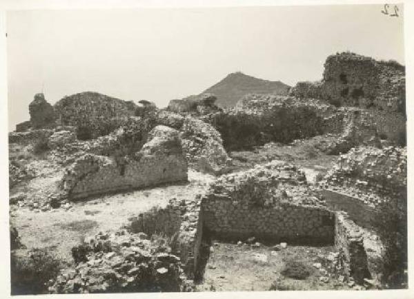 Capri - Monte Tiberio - Resti di muretti a secco