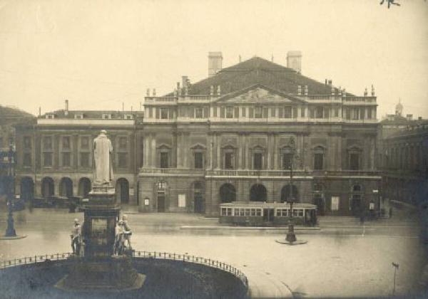 Milano - Piazza della Scala