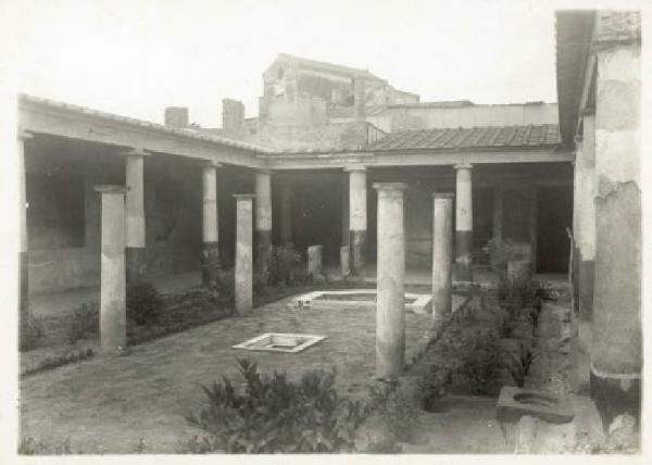 Sito archeologico - Pompei - Casa di Paquio Proculo - Peristilio