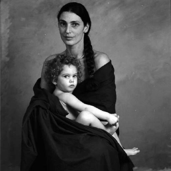 Madri Ma Donne. Ritratto di coppia: madre Benedetta Barzini e figlia Irene