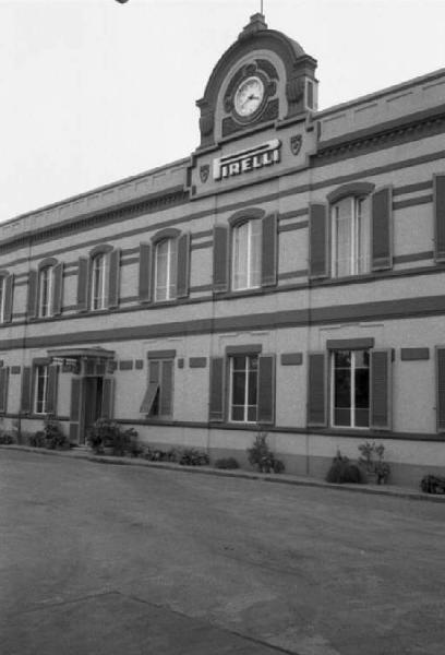 Pirelli. Livorno - Pirelli - Stabilimento - Produzione cavi - Facciata di edificio