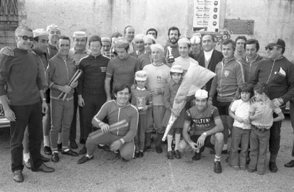 Pirelli. Pirelli - Ritratto di gruppo sportivo - Ciclisti