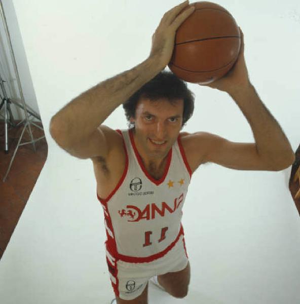 Ritratto maschile - adulto - Dino Meneghin - giocatore di basket