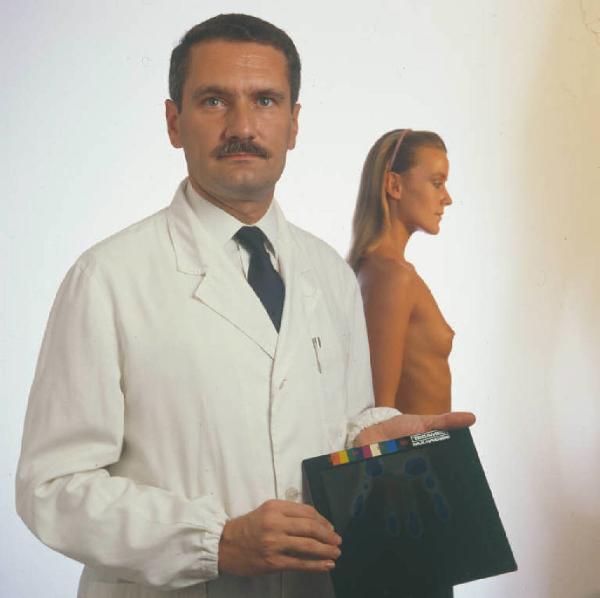 Ritratto maschile - adulto - Dottor Poma - con nudo femminile sullo sfondo - medico