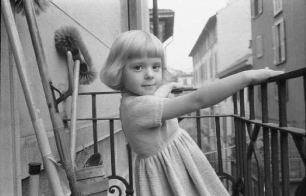 Ritratto femminile - Laudie ritratta sul balcone di casa