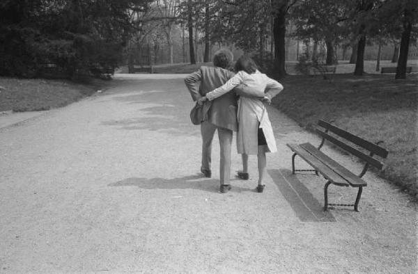 Milano, Giardini Pubblici - coppia a passeggio