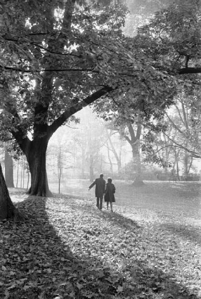 Milano, Giardini Pubblici - coppia di giovani