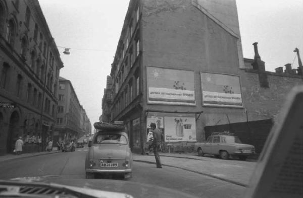 Svezia, Stoccolma - Caseggiati fotografati attraverso il parabrezza