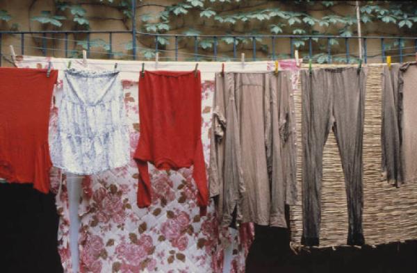 Cortile interno d'abitazione con lucernari