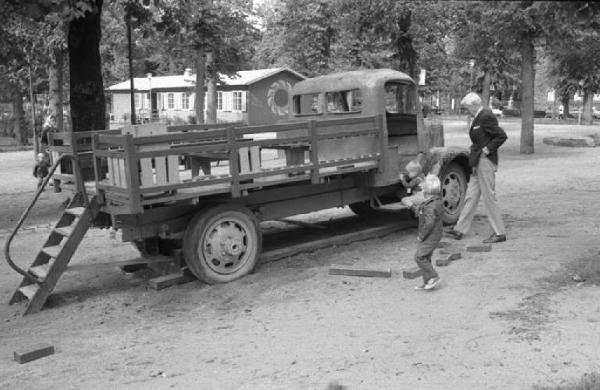 Svezia - Parco giochi - camion adibito a gioco per bambini