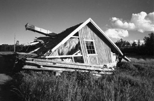 Svezia - Cascina in legno crollata