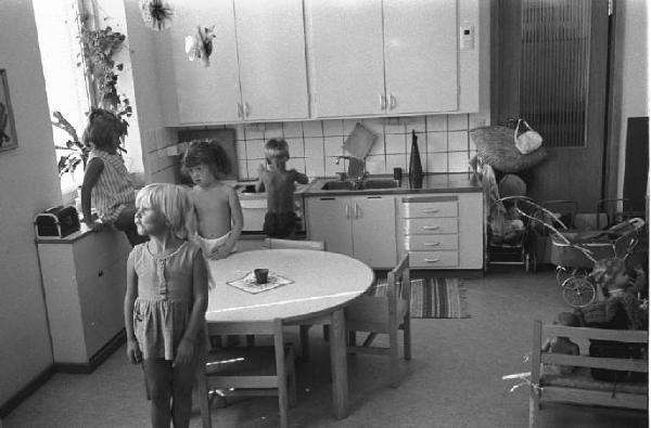 Svezia - Scuola Materna - Quattro bambini in sala da pranzo