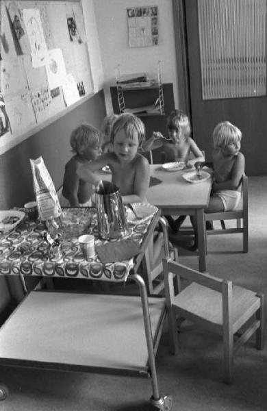 Svezia - Bambini dell'asilo a tavola