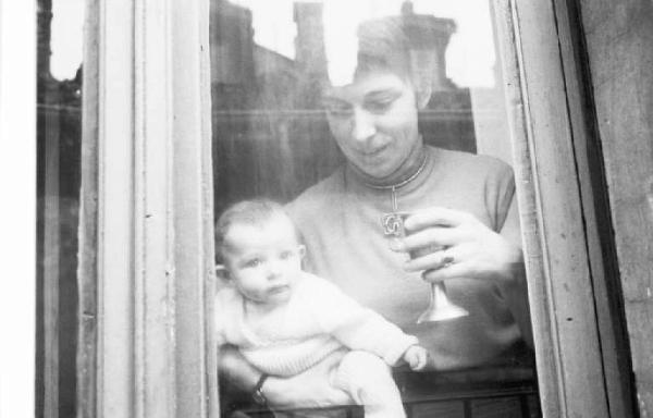 Ritratto di gruppo - tre bambini al tavolo - Paola Martini Salvioni, fotografa