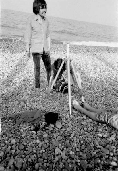 Oliviero Toscani sulla spiaggia