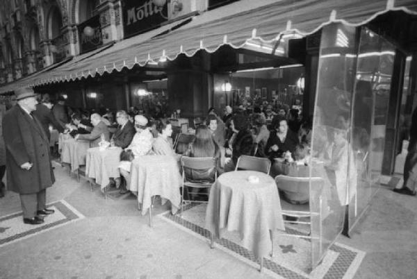 Milano - Bar ristorante Motta sotto la Galleria Vittorio Emanuele