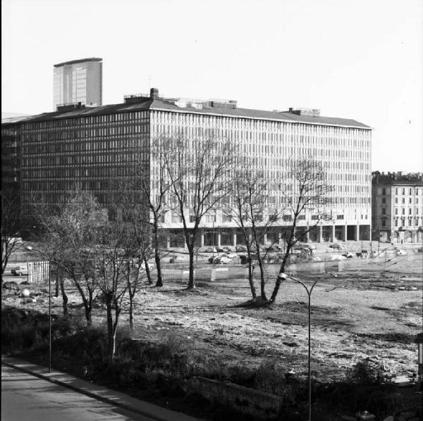 Milano - Complesso architettonico per uffici in zona Garibaldi