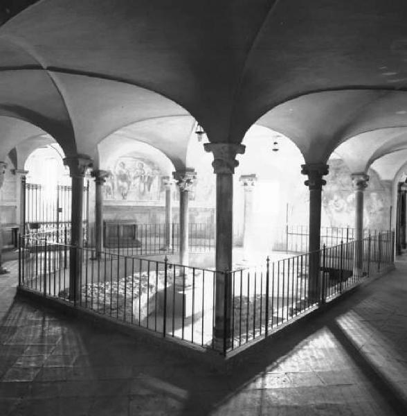 Milano - Interno di chiesa cristiana - Cripta