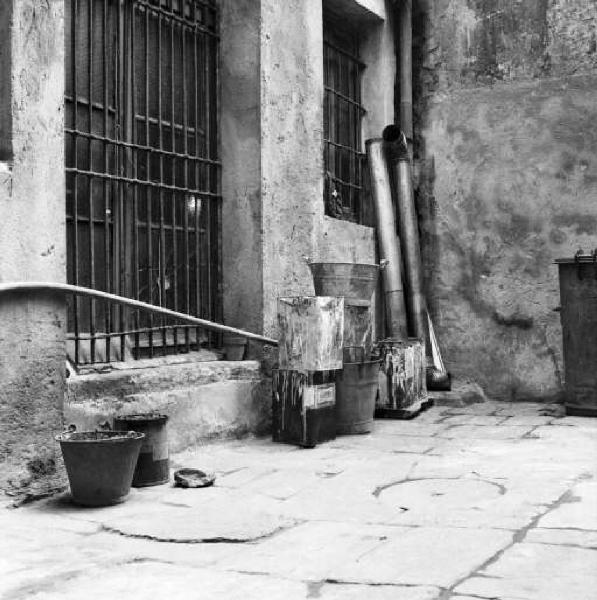 Milano - Cortile di una casa popolare