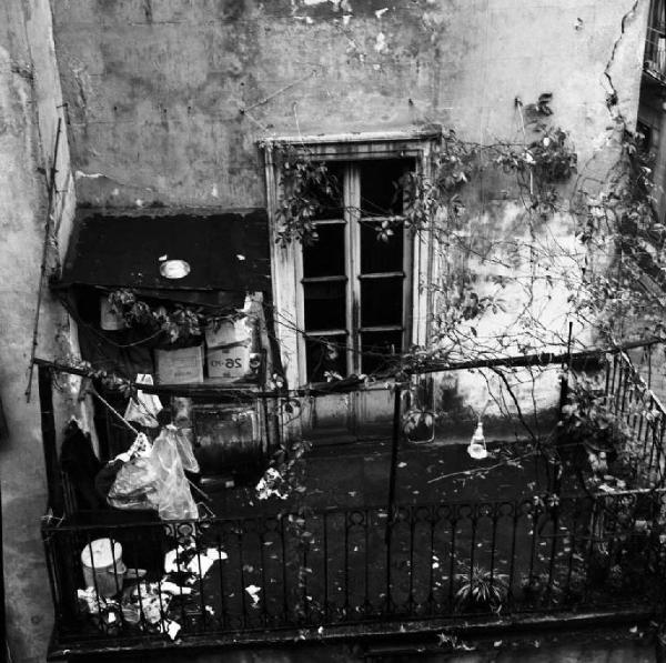 Milano - Balcone di vecchia casa