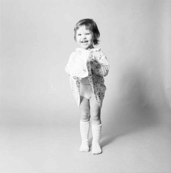 Ritratto femminile - bimba in studio