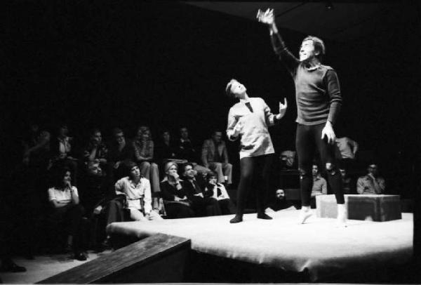 Milano - Teatro Il Trebbo - Spettacolo teatrale - Attori e spettatori