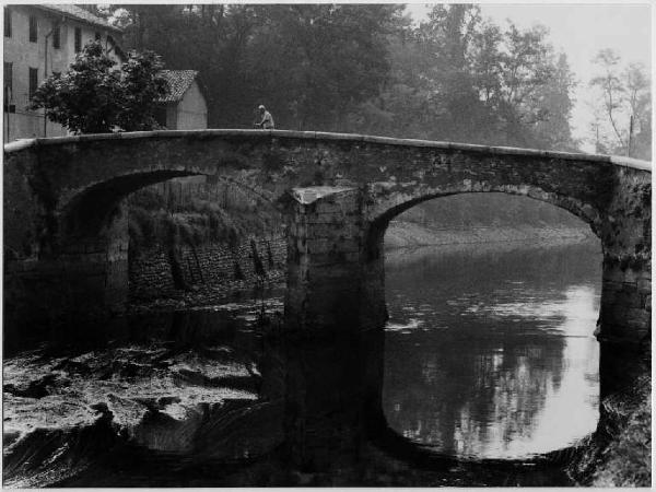 Castelletto di Cuggiono - Naviglio Grande - ponte lungo il naviglio