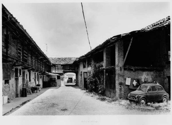 Cerro Maggiore - corte del tabaccaio - cortile interno