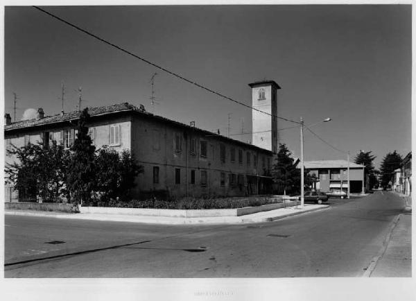 Rescaldina - casa a corte Della Torre - strada