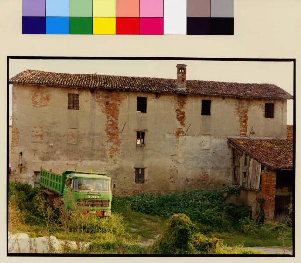 Lodi Vecchio - cascina Santa Maria - automezzo