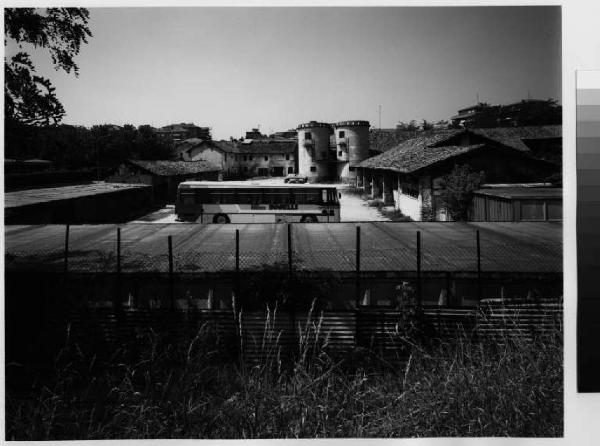 Melegnano - cascina giardino - cortile interno