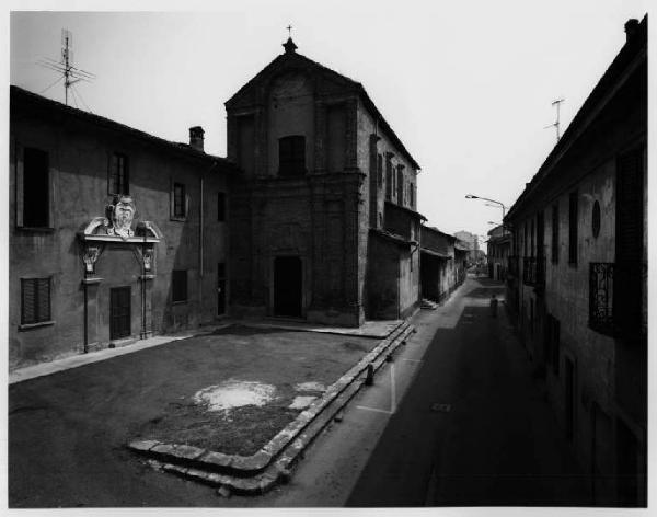 Melegnano - chiesa Santa Maria dei Servi - piazza - strada