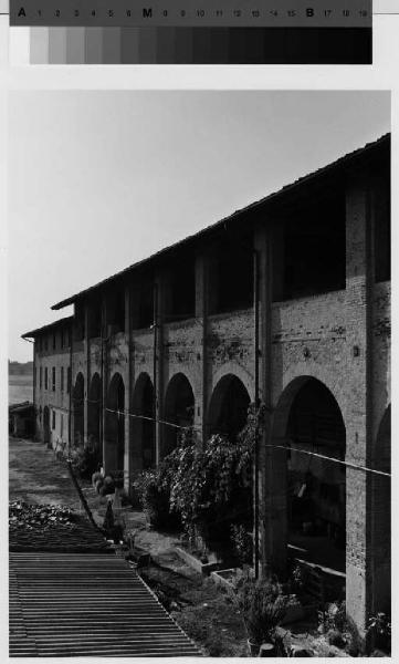 Bussero - cascina Gogn - porticato