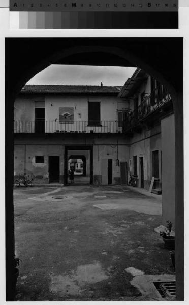 Bussero - casa a corte Beltrami (ex - asilo) - ballatoio - cortile interno